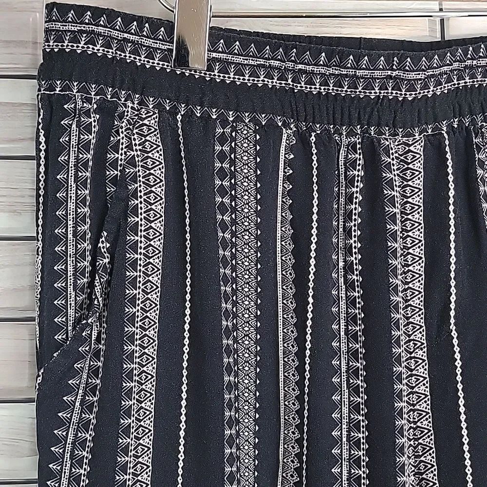 Jessica Simpson pull-on pants Size S - Picture 4 of 12